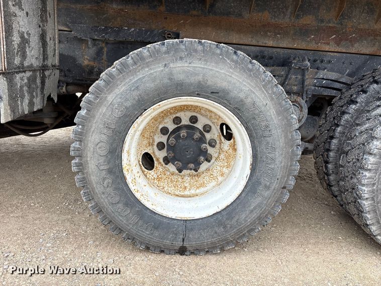 image for item FK1472 2003 Volvo VHD dump truck