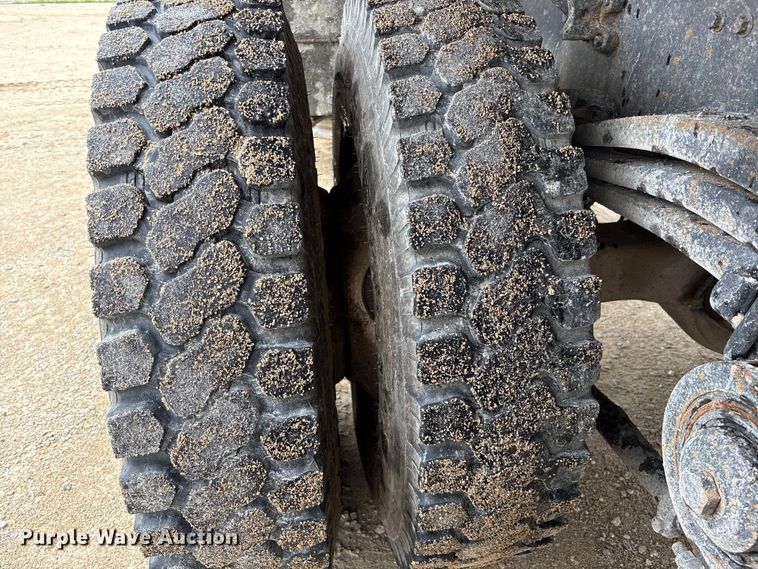 image for item FK1472 2003 Volvo VHD dump truck