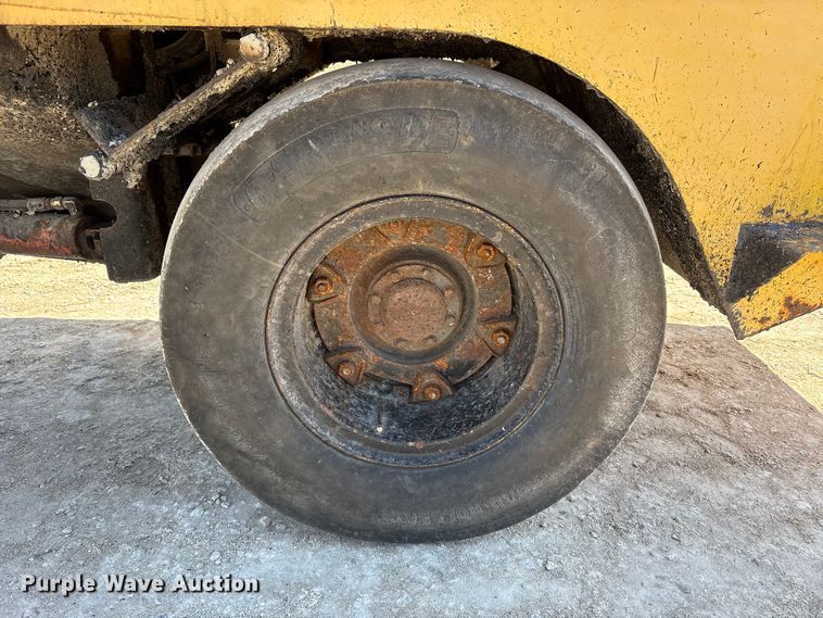 image for item FK1473 1995 Bomag BW11R pneumatic roller