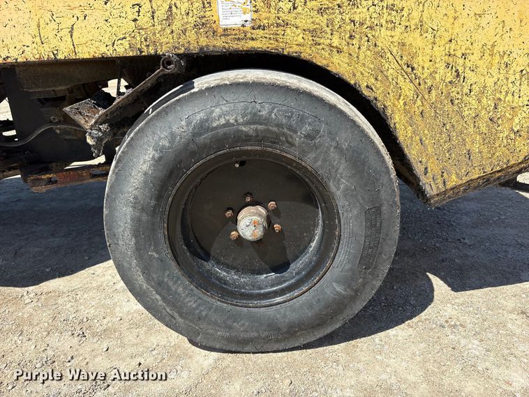 image for item FK1473 1995 Bomag BW11R pneumatic roller