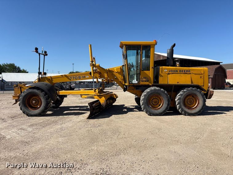 image for item FK1478 1990 John Deere 770 B-H motor grader