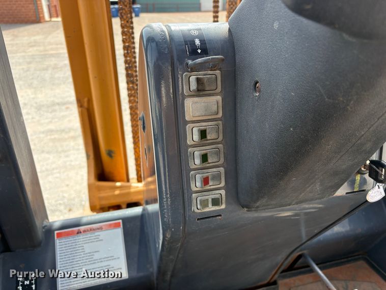 image for item FK2606 2005 Case 586G forklift
