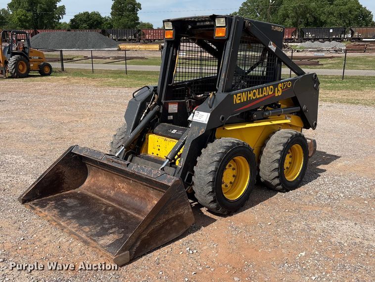 image for item FK2607 2003 New Holland LS170 skid steer loader