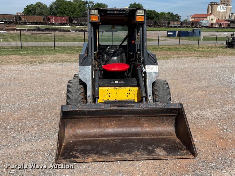 image for item FK2607 2003 New Holland LS170 skid steer loader