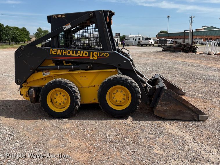 image for item FK2607 2003 New Holland LS170 skid steer loader