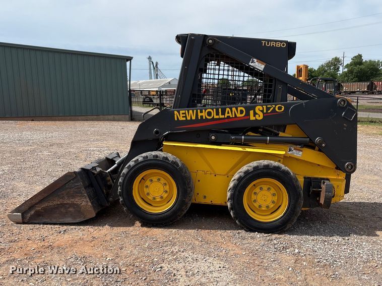 image for item FK2607 2003 New Holland LS170 skid steer loader