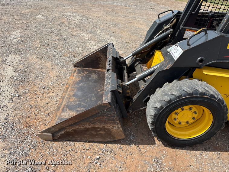 image for item FK2607 2003 New Holland LS170 skid steer loader