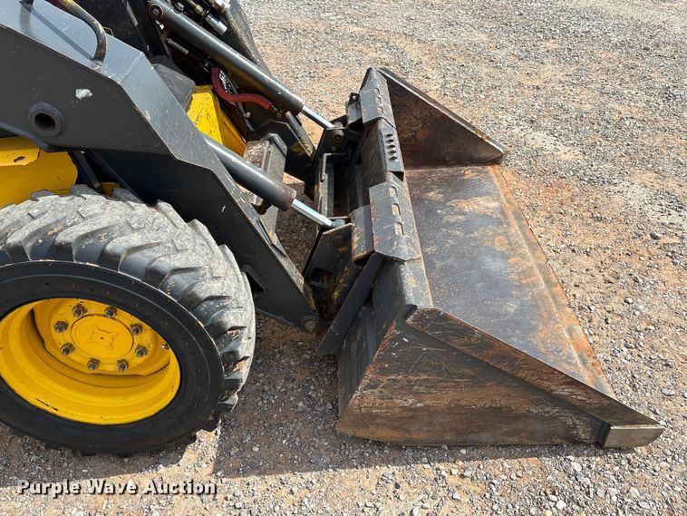 image for item FK2607 2003 New Holland LS170 skid steer loader