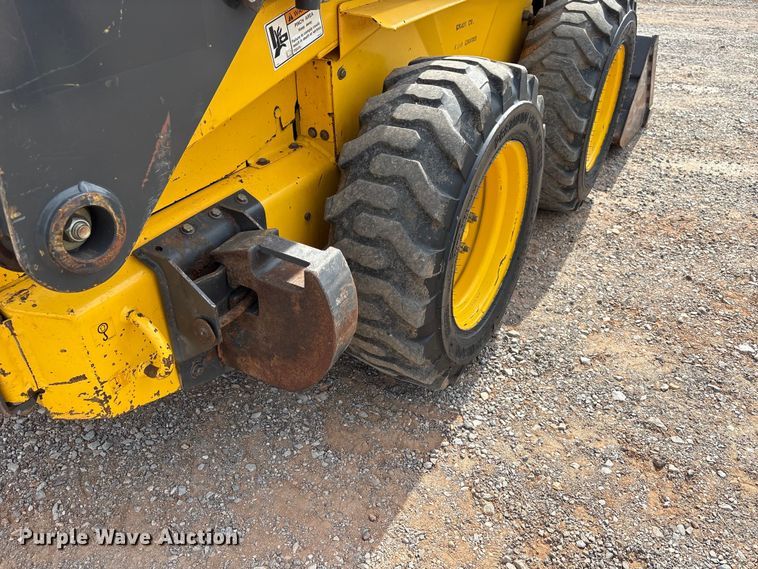 image for item FK2607 2003 New Holland LS170 skid steer loader