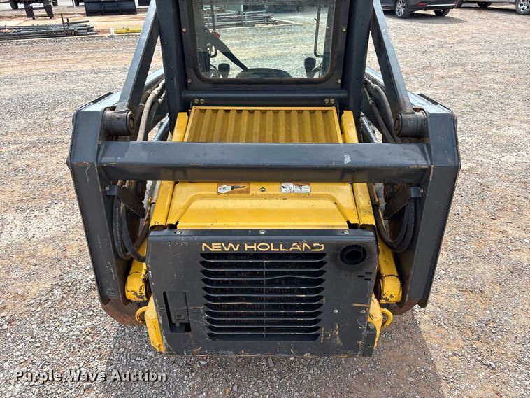 image for item FK2607 2003 New Holland LS170 skid steer loader