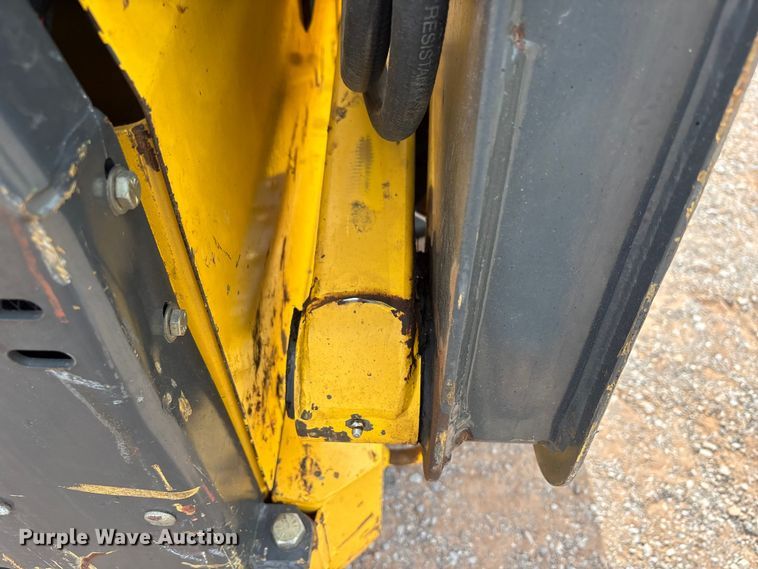 image for item FK2607 2003 New Holland LS170 skid steer loader