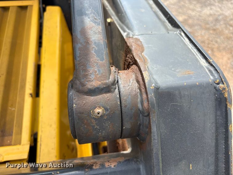 image for item FK2607 2003 New Holland LS170 skid steer loader