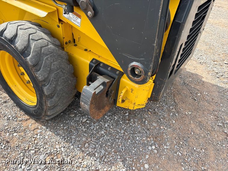 image for item FK2607 2003 New Holland LS170 skid steer loader