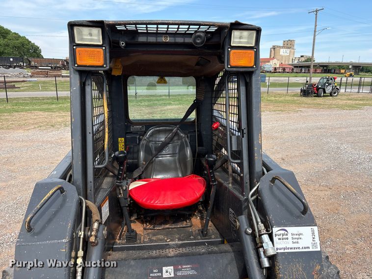 image for item FK2607 2003 New Holland LS170 skid steer loader
