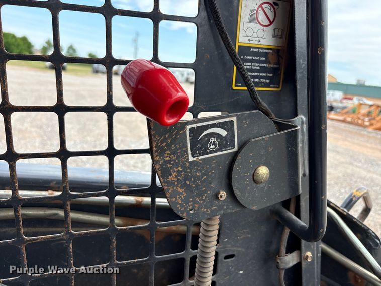 image for item FK2607 2003 New Holland LS170 skid steer loader