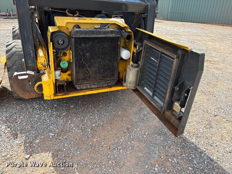 image for item FK2607 2003 New Holland LS170 skid steer loader