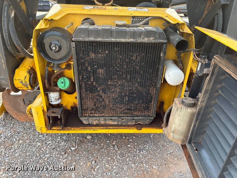 image for item FK2607 2003 New Holland LS170 skid steer loader