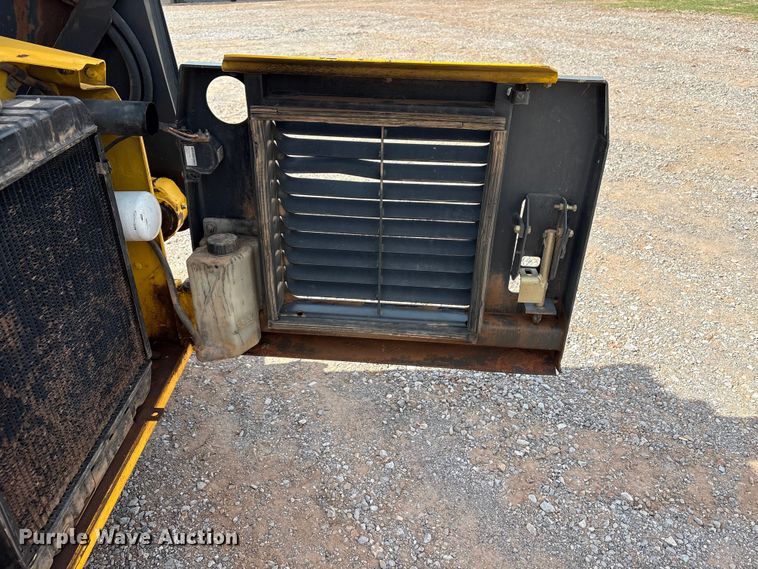 image for item FK2607 2003 New Holland LS170 skid steer loader