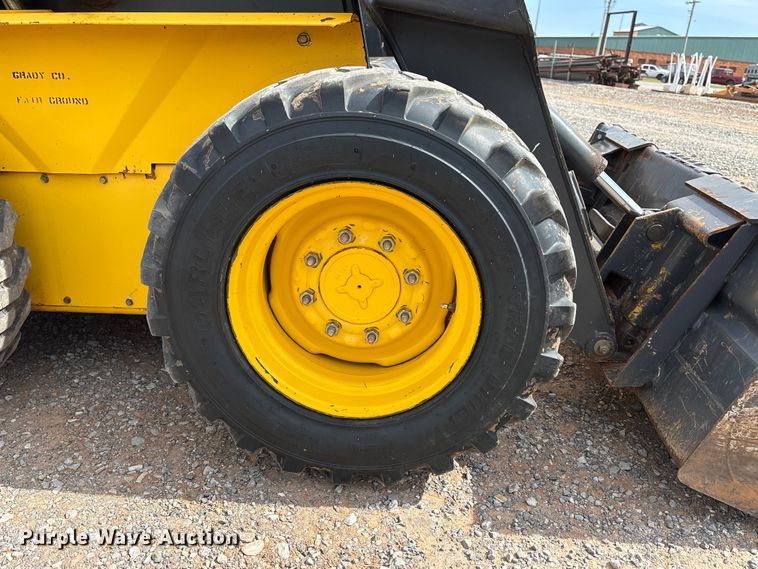 image for item FK2607 2003 New Holland LS170 skid steer loader