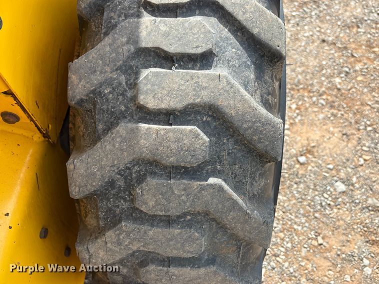 image for item FK2607 2003 New Holland LS170 skid steer loader