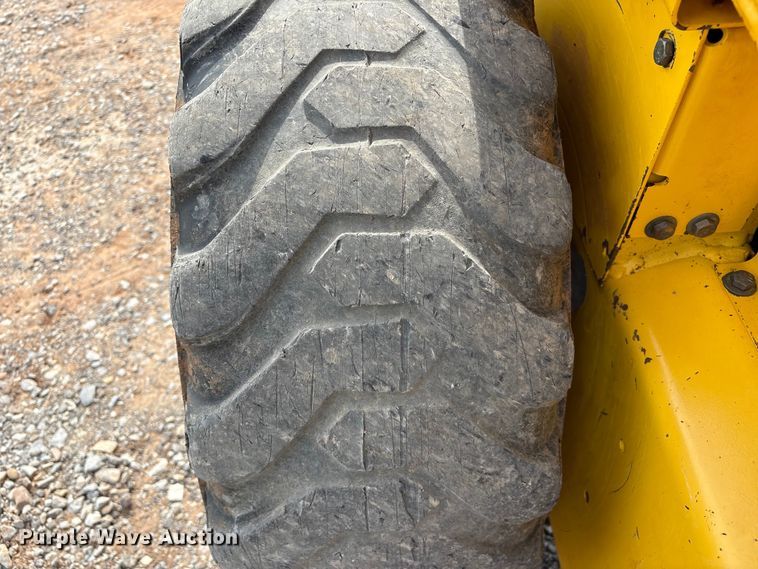 image for item FK2607 2003 New Holland LS170 skid steer loader