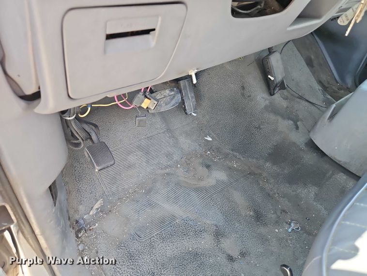 image for item FN5619 1997 Ford F250 utility bed pickup truck