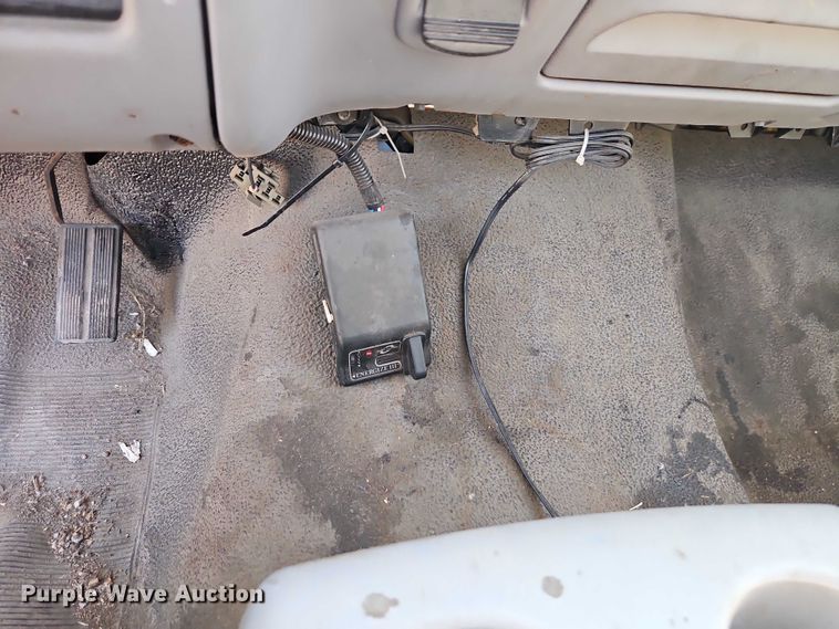 image for item FN5619 1997 Ford F250 utility bed pickup truck