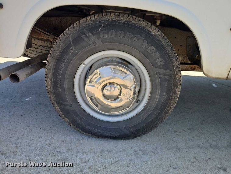 image for item FN5619 1997 Ford F250 utility bed pickup truck