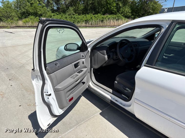 image for item FN5620 2007 Ford Taurus SE 