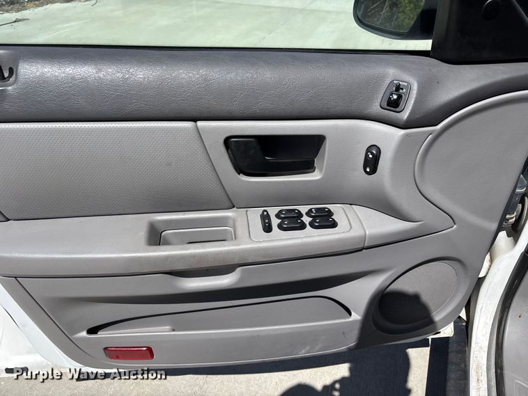 image for item FN5620 2007 Ford Taurus SE 