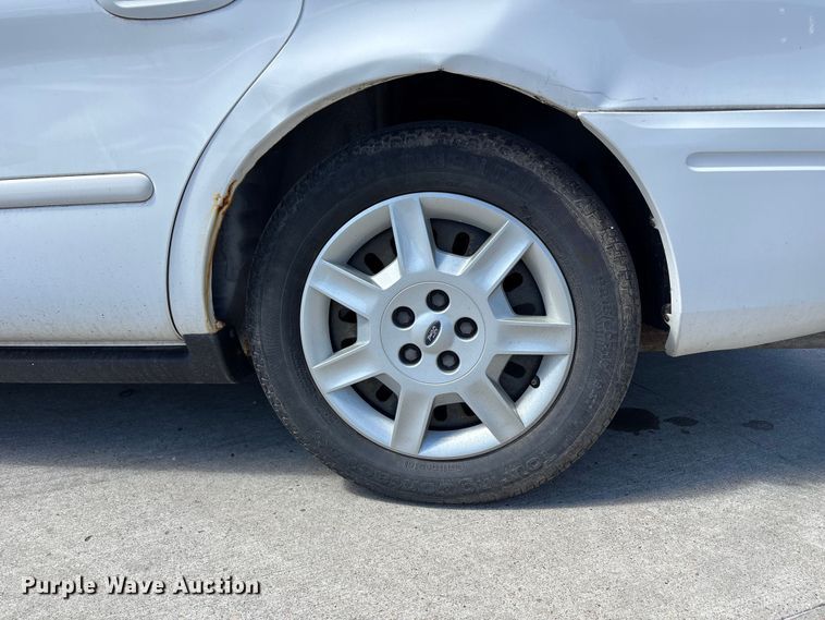 image for item FN5620 2007 Ford Taurus SE 
