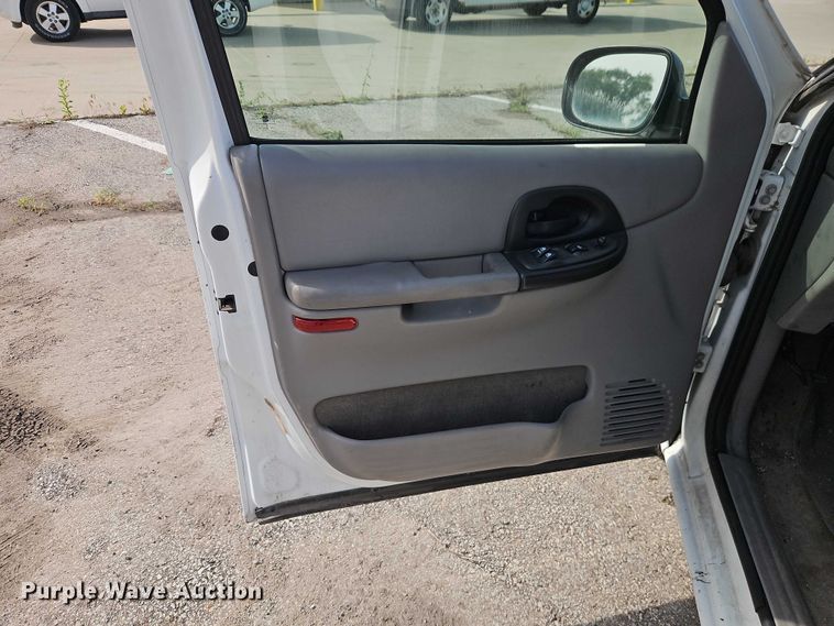 image for item FN5621 2003 Chevrolet Venture van