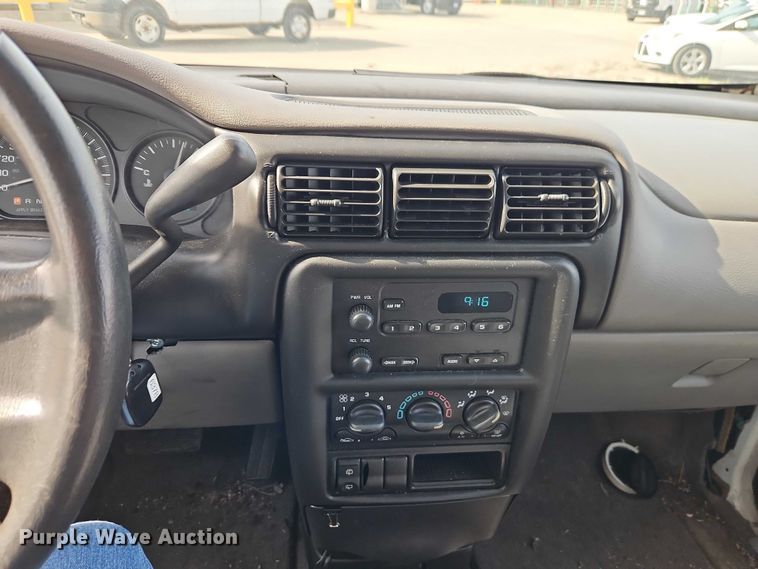 image for item FN5621 2003 Chevrolet Venture van