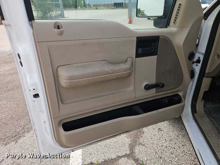 image for item FN5622 2006 Ford F150 XL Ext. Cab pickup truck