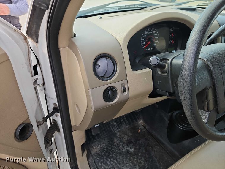 image for item FN5622 2006 Ford F150 XL Ext. Cab pickup truck