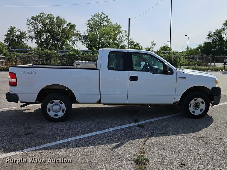 image for item FN5630 2006 Ford F150 Ext. Cab pickup truck