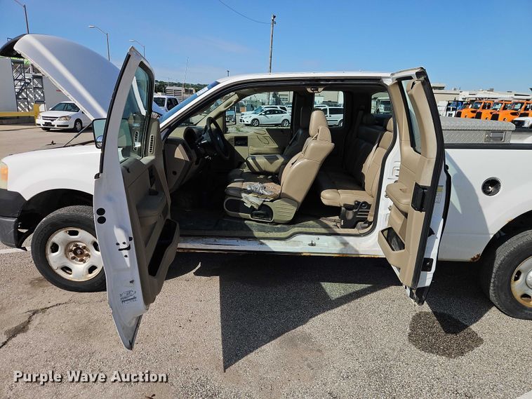 image for item FN5630 2006 Ford F150 Ext. Cab pickup truck