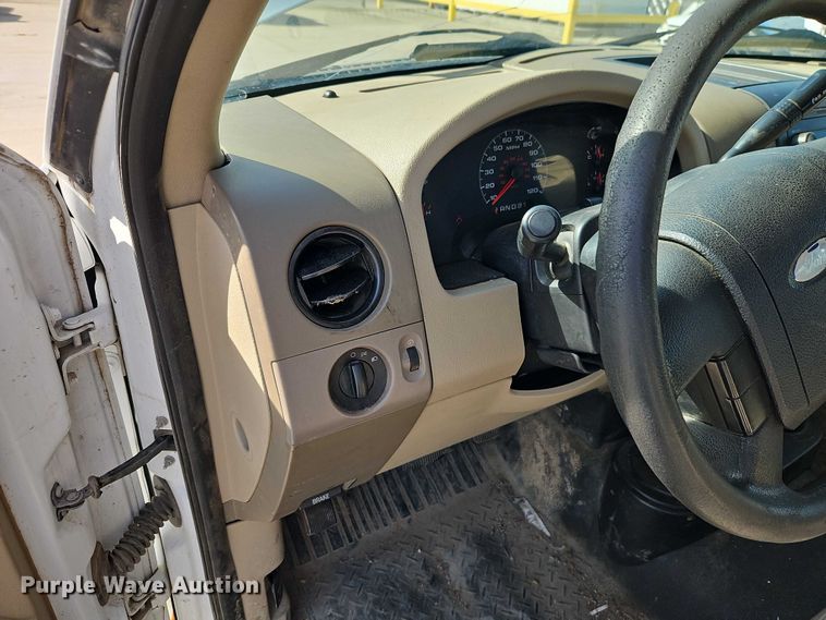 image for item FN5630 2006 Ford F150 Ext. Cab pickup truck