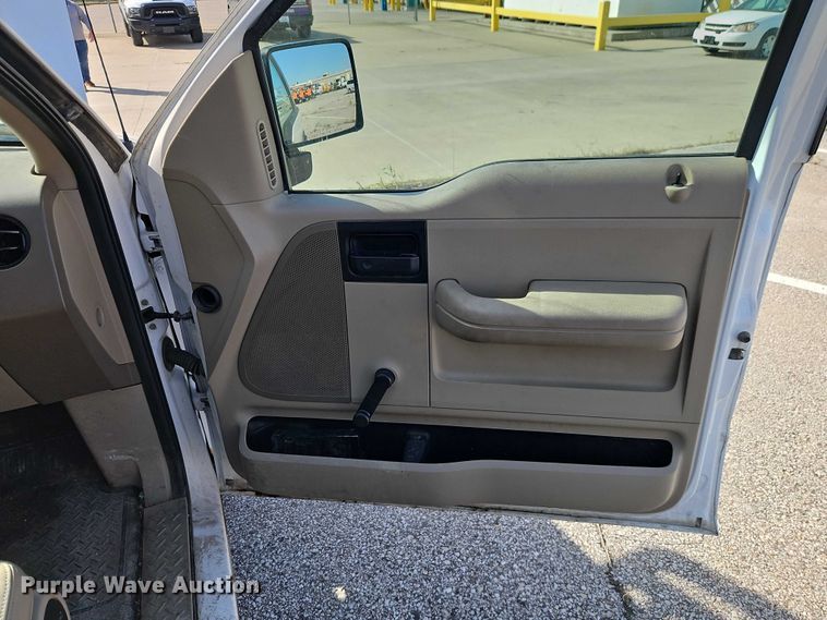 image for item FN5630 2006 Ford F150 Ext. Cab pickup truck