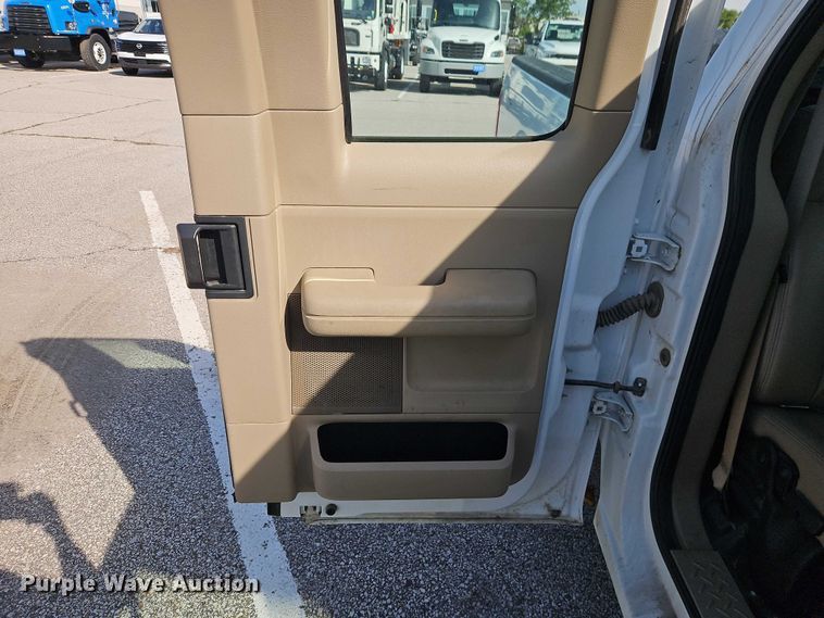 image for item FN5630 2006 Ford F150 Ext. Cab pickup truck