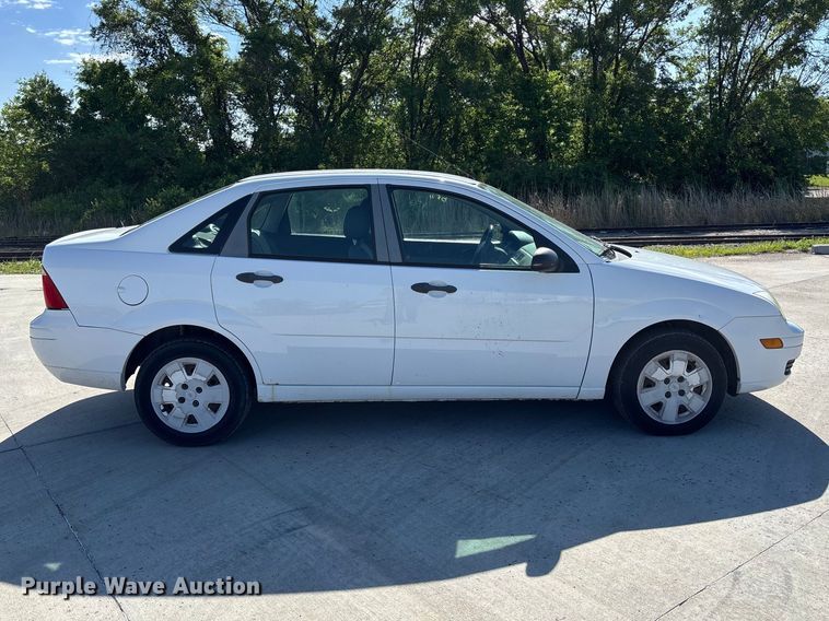 image for item FN5634 2007 Ford Focus ZX4 