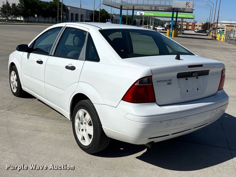 image for item FN5634 2007 Ford Focus ZX4 