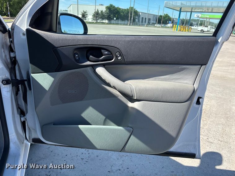 image for item FN5634 2007 Ford Focus ZX4 