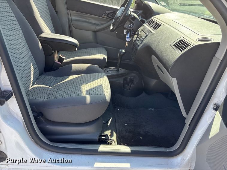 image for item FN5634 2007 Ford Focus ZX4 