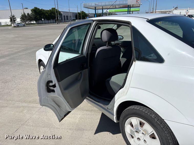 image for item FN5634 2007 Ford Focus ZX4 