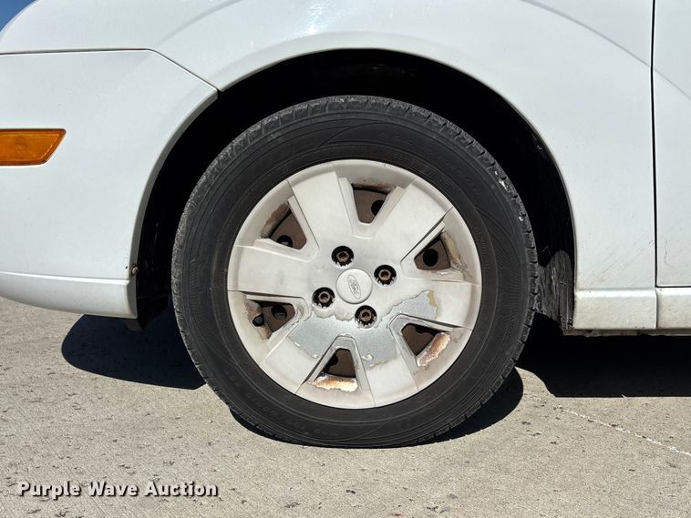 image for item FN5634 2007 Ford Focus ZX4 