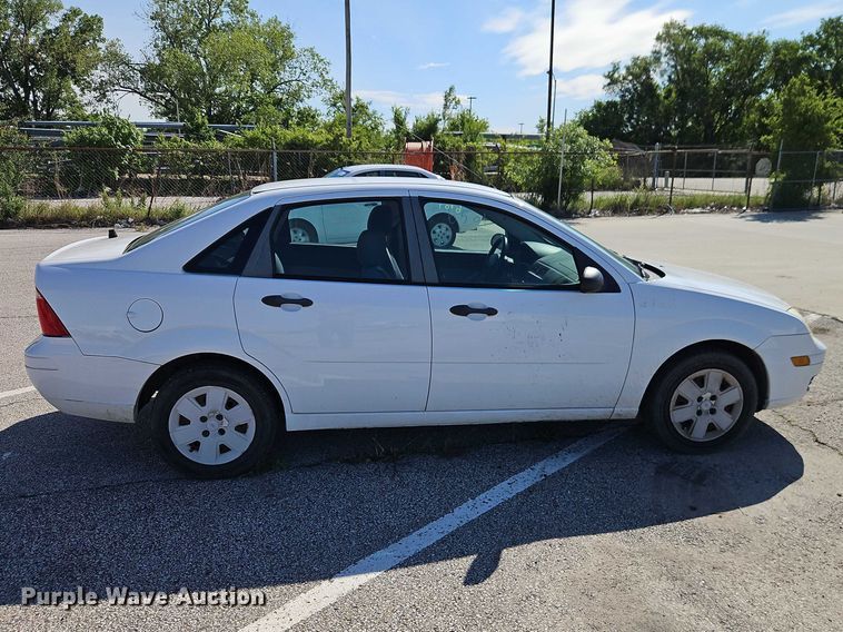 image for item FN5635 2007 Ford Focus ZX4 