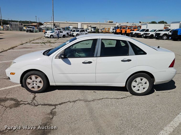 image for item FN5635 2007 Ford Focus ZX4 