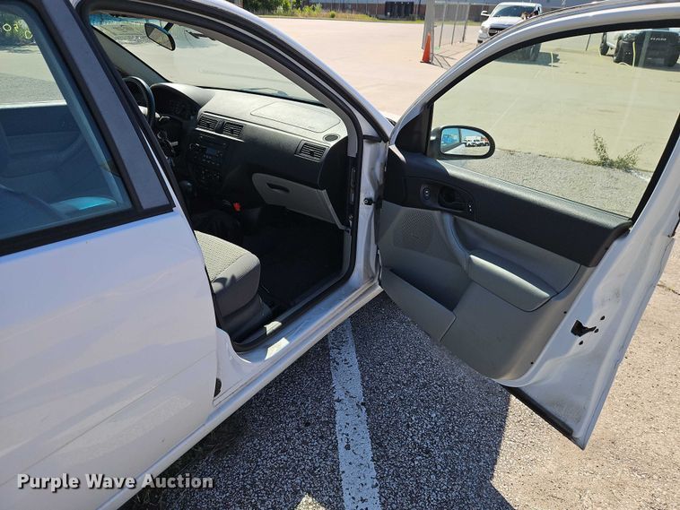 image for item FN5635 2007 Ford Focus ZX4 