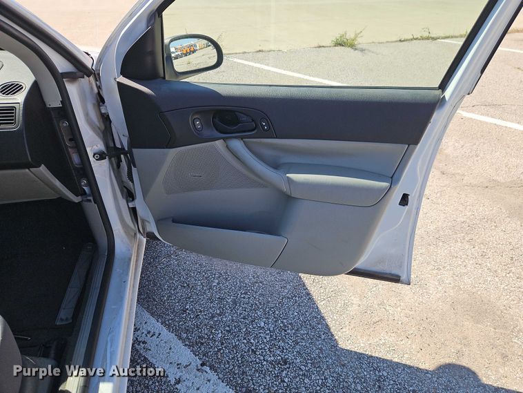 image for item FN5635 2007 Ford Focus ZX4 